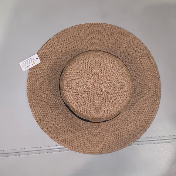 Accessories - Straw Hat Chic.